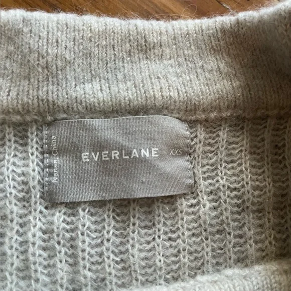 Everlane The Cocoon Crew in Alpaca Lightweight Sweater Almond Color size XXS - Picture 4 of 15